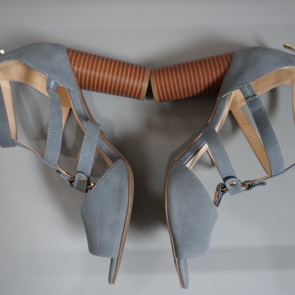 Liz Clairborne Refined Comfort gray blue strappy sandal chunky heel Size… - Picture 4 of 13